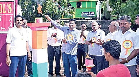 மதுரை சவுராஷ்ட்ரா பள்ளியில் மாணவர், பெற்றோருக்குப் போட்டி