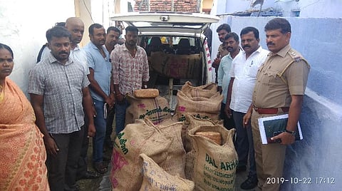 ரூ.1 கோடி மதிப்பிலான 600 கிலோ கஞ்சா பறிமுதல்: ஆம்புலன்ஸில் கடத்திய 2 பேர் உடுமலையில் கைது