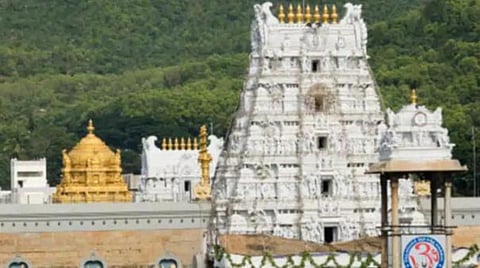 பல்லாயிரக்கணக்கான பக்தர்கள் வந்து செல்லும் திருப்பதியில் பூரண மதுவிலக்கை அமல்படுத்துங்கள்: ஆந்திர அரசுக்கு திருப்பதி தேவஸ்தானம் கோரிக்கை