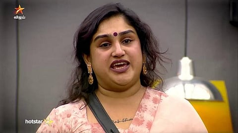 கனத்த மனதோடு ‘பிகில்’ பார்க்கிறேன்: வனிதா விஜயகுமார் உருக்கம்