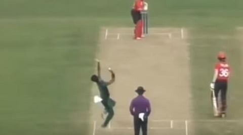 பாக். அணியில் 16 வயது இளம் வேகப்பந்து வீச்சாளர்: ஆஸி. க்கு எதிரான டெஸ்ட் போட்டியில் களமிறக்க பரிசீலனை