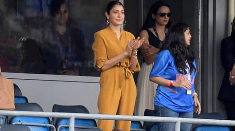 என்னை பகடைக்காயாக பயன்படுத்தாதீர்கள் : முன்னாள் கிரிக்கெட் வீரருக்கு விராட் கோலியின் மனைவி பதிலடி