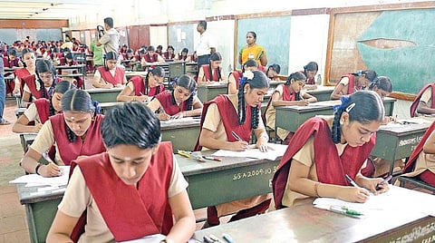 ‘பள்ளிக் கல்வியின் மதிப்பீட்டு முறை தீங்கு விளைவிக்கிறது’ -மாற்றி அமைக்க மனிதவள மேம்பாட்டு அமைச்சகம் தீவிரம்