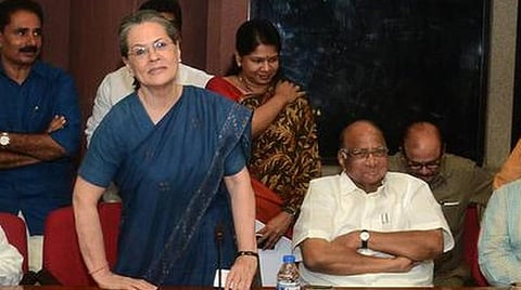 மகாராஷ்டிராவில் ஆட்சி அமைப்பதில் இழுபறி: சோனியா - சரத் பவார் பேச்சுவார்த்தை