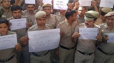 வழக்கறிஞர்களுடன் மோதல் விவகாரம்: டெல்லியில் போலீஸார் திடீர் போராட்டம்; காவல்துறை ஆணையர் எச்சரிக்கை