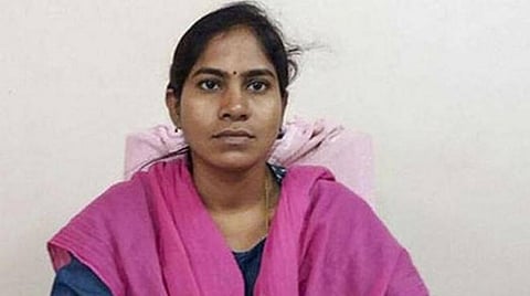 தெலங்கானாவில் பெட்ரோல் ஊற்றி எரிக்கப்பட்ட தாசில்தாரை காப்பாற்ற முயன்ற கார் ஓட்டுநரும் உயிரிழப்பு