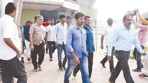 விமான நிலையத்தில் விடிய விடிய சோதனை; திருச்சியில் 30 கிலோ தங்கம் சிக்கியது; 130 நபர்களைப் பிடித்து விசாரணை: கடத்தல் கும்பல் கொலை மிரட்டலால் அதிகாரிகள் அதிர்ச்சி