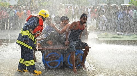 செல்ஃபி மோகத்திலிருந்து விடுபட வேண்டும்: பொதுமக்களுக்கு அமைச்சர் ஆர்.பி.உதயகுமார் வேண்டுகோள்