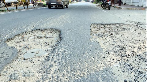 பாலசுந்தரம் சாலை. படங்கள்: ஜெ.மனோகரன்.