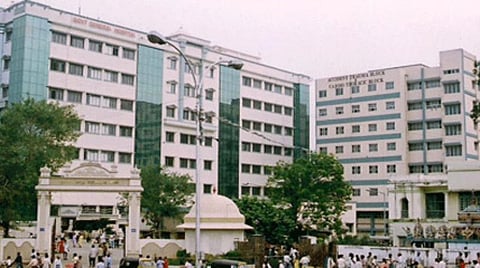 ஆபத்தான நிலையில் சேர்க்கப்பட்ட சிறுவனின் இதய ரத்தக் குழாயில் கட்டி அகற்றம்: சென்னை அரசு பொது மருத்துவமனையில் 5 மணி நேர அறுவை சிகிச்சை