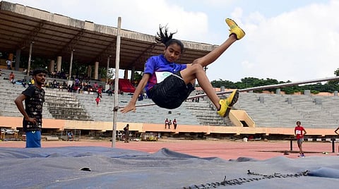 தேசிய தடகள போட்டிக்கு மாணவர்கள் தேர்வு