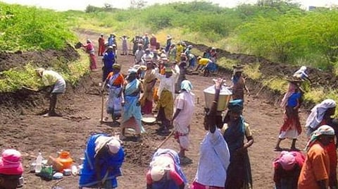 மதுரை உட்பட 13 மாவட்டங்களில் சவுடு மண் அள்ளுவதற்கான தடை நீட்டிப்பு: உயர் நீதிமன்ற கிளை உத்தரவு