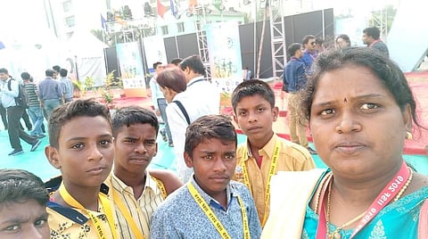 மதுரை மாவட்டம் சத்திரப்பட்டி அரசு மேல்நிலைப் பள்ளியைச் சேர்ந்த அறிவியல் ஆசிரியை வி.ஜெயலட்சுமி தலைமையில் மாணவர்கள் சி.செல்வன், ராம்குமார், சஞ்சய்பாலா, கொடியரசன், முகமது அப்சர் .