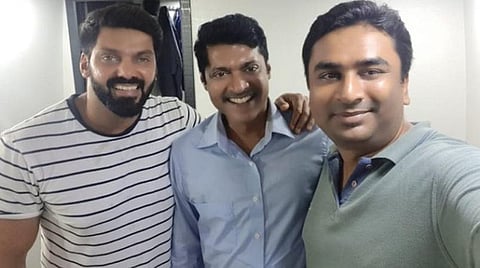 ஆர்யா படத்தில் நடிகராக அறிமுகமாகும் இயக்குநர் மகிழ் திருமேனி