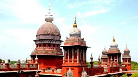 திமுக எம்.பி. கனிமொழிக்கு எதிரான தமிழிசையின் தேர்தல் வழக்கை வாக்காளர் தொடரலாம்: சென்னை உயர் நீதிமன்றம் அனுமதி