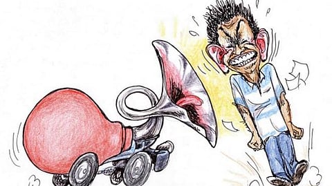 அதிக ஒலி எழுப்பும் தனியார் பேருந்துகளால் மக்கள் அச்சம்﻿