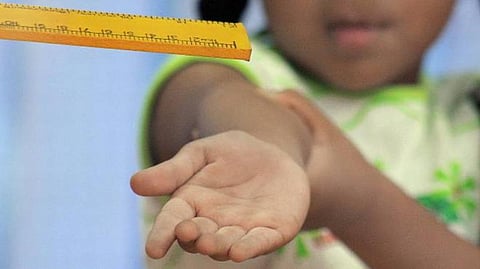 தரமணி தனியார் பள்ளியில் 2-ம் வகுப்பு மாணவனை அடித்த ஆசிரியை மீது வழக்கு