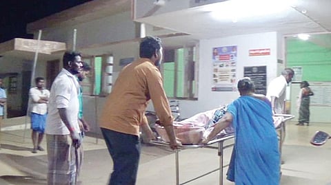 மானாமதுரையில் மின்தடையால் ﻿இருளில் மூழ்கிய அரசு மருத்துவமனை: பல மணி நேரம் தவித்த தாய்மார்கள், குழந்தைகள் ﻿