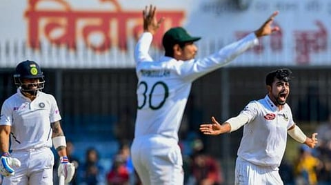 விராட் கோலிக்கு களநடுவர் நேரடியாக எல்.பி. அவுட் தீர்ப்பளிக்காதது ஏன்?- புது ட்ரெண்ட்?