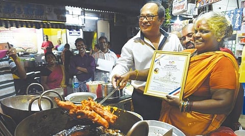 தனிப் பாதை: பஜ்ஜிக்கு விருது