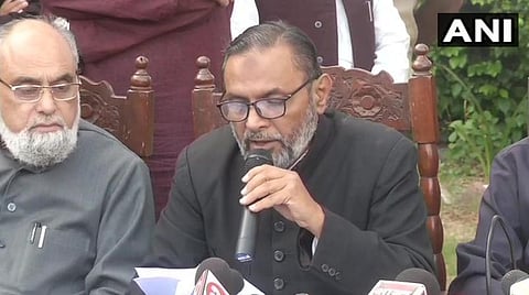 ஏஐஎம்பிஎல்பி அமைப்பின் செயலாளர் ஜபார்யாப் ஜிலானி நிருபர்களுக்குப் பேட்டி அளித்த காட்சி : ஏஎன்ஐ