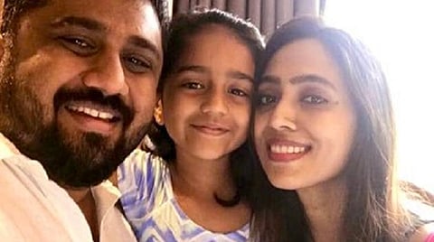 ஞானவேல்ராஜாவுக்கு பிடிவாரண்ட்: ட்விட்டரில் மனைவியின் கிண்டல் பதிவு