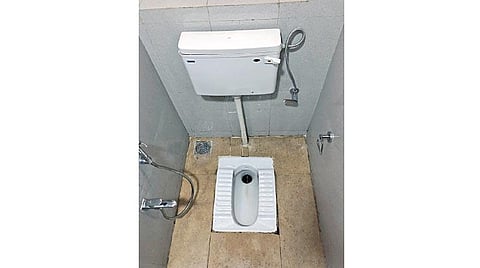 கழிப்பறையை சுத்தம் செய்ய தண்ணீர் தேவையில்லை: புதிய திரவ வழிமுறை கண்டுபிடிப்பு