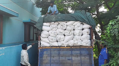 பறிமுதல் செய்யப்பட்ட அரிசி மூட்டைகள்