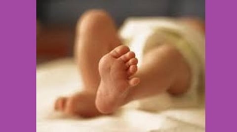 அழுகையை அடக்க வாயில் துணியை வைத்த தாய்: குழந்தை பரிதாபமாக உயிரிழப்பு