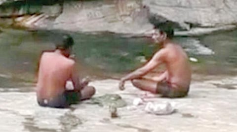 சமூக விரோதிகளின் கூடாரமாகும் செண்பகத் தோப்பு வனப்பகுதி: இயற்கை ஆர்வலர்கள், சுற்றுலாப் பயணிகள் அதிருப்தி