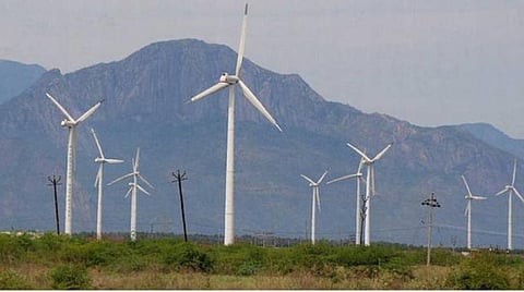 அடுத்த ஆண்டு இறுதிக்குள் 1,200 மெ.வா சோலார், காற்றாலை மின் உற்பத்தி: ரயில்வே துறை திட்டம்