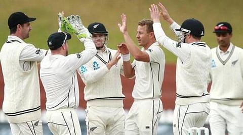 நியூஸி. இன்னிங்ஸ் வெற்றி