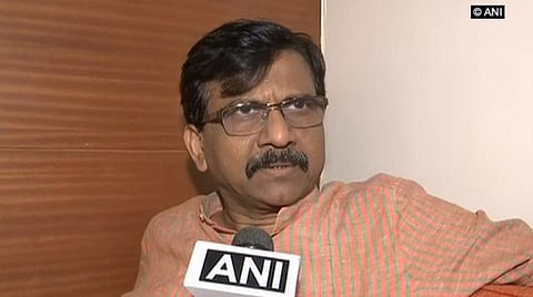 சிவசேனா எம்.பி. சஞ்சய் ராவத் நிருபர்களுக்குப் பேட்டி அளித்த காட்சி : படம் ஏஎன்ஐ