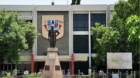 மதுரை காமராசர் பல்கலை பொறுப்பு பதிவாளரின் காலநீட்டிப்புக்கு  வலுக்கும் எதிர்ப்பு