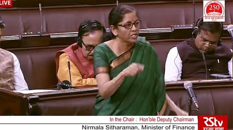 மத்திய நிதியமைச்சர் நிர்மலா சீதாராமன் பதில் அளித்துப் பேசிய காட்சி : படம் ஏஎன்ஐ