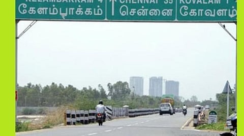 கிழக்கு கடற்கரை சாலையில் விதிமீறல் கட்டிடங்கள்: சிஎம்டிஏ, சென்னை மாநகராட்சிக்கு உயர் நீதிமன்றம் அபராதம்