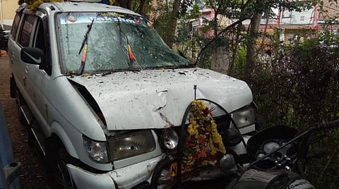 விபத்துக்குள்ளான கார்