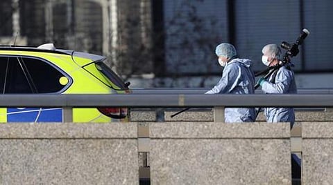 லண்டனில் கத்தி குத்து தாக்குதல் நடத்தியவர் பாக். தீவிரவாத அமைப்புகளிடமிருந்து நிதி பெற்றவர்