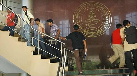 தாழ்த்தப்பட்ட மாணவர்களுக்கு சென்னை ஐஐடியில் வன்கொடுமை: தேசிய எஸ்சி ஆணைய உறுப்பினர் குற்றச்சாட்டு