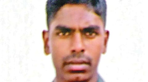 ராணுவ வீரர் சரவணபாண்டியன்.