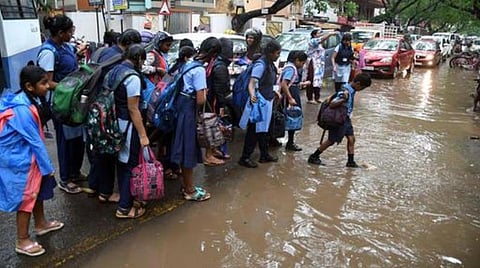 காஞ்சிபுரம், செங்கல்பட்டு பள்ளிகளுக்கு திங்கட்கிழமை விடுமுறை 