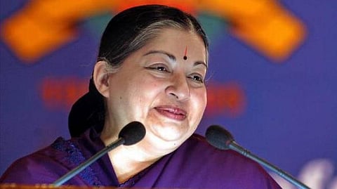 இன்று 3-ம் ஆண்டு நினைவு தினம்: ஜெயலலிதா நினைவிடத்தில் முதல்வர், துணை முதல்வர் அஞ்சலி