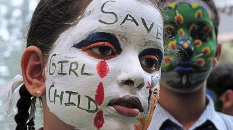 பிறந்து சில மணி நேரங்களேயான பெண் குழந்தை 21 மாடி கட்டிடத்திலிருந்து வீசி எறிந்து கொல்லப்பட்ட சம்பவம்: மும்பையில் அதிர்ச்சி