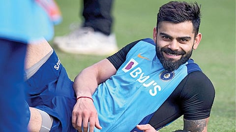 பயிற்சியின் போது சற்று இளைப்பாறிய இந்திய கிரிக்கெட் அணியின் கேப்டன் விராட் கோலி. படம்: ஏஎப்பி