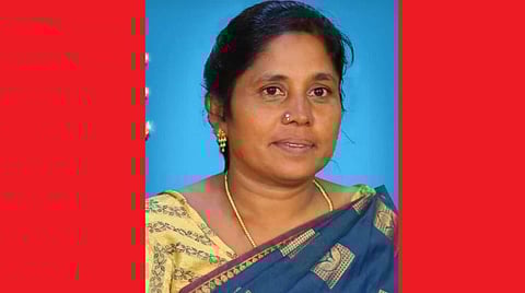 மோட்டார் சைக்கிளில் சென்ற பெண்ணிடம் கைப்பை பறிப்பு; கீழே விழுந்து படுகாயம்: சிகிச்சை பலனின்றி பலி