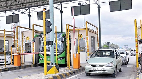 ‘பாஸ்டேக்’ மூலம் பல கோடி ரூபாய் வருவாய்; சுங்கக் கட்டணத்தில் 10% சலுகை வேண்டும்: லாரி உரிமையாளர்கள் வலியுறுத்தல்