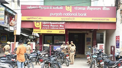 பாதுகாப்பு பணியில் ஈடுபட்டிருந்த போலீஸார்.