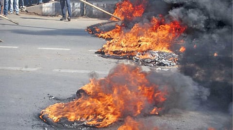 குடியுரிமை திருத்த மசோதா மாநிலங்களவையில் இன்று தாக்கல்; மாநில கட்சிகளின் ஆதரவுடன் நிறைவேற்ற அரசு தீவிரம்: அசாம் உள்ளிட்ட வடகிழக்கு மாநிலங்களில் முழு அடைப்பு போராட்டம்