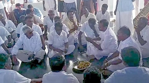 ஒரத்தநாடு அருகே ஊர் கூட்டத்தில் ஒருமனதாக முடிவு; ஊராட்சி தலைவர் பதவி ரூ.32 லட்சம்: சமூக வலைதளங்களில் வைரலானதால் அதிகாரிகள் விசாரணை