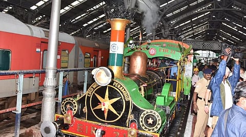 நீராவி என்ஜின் ரயில்